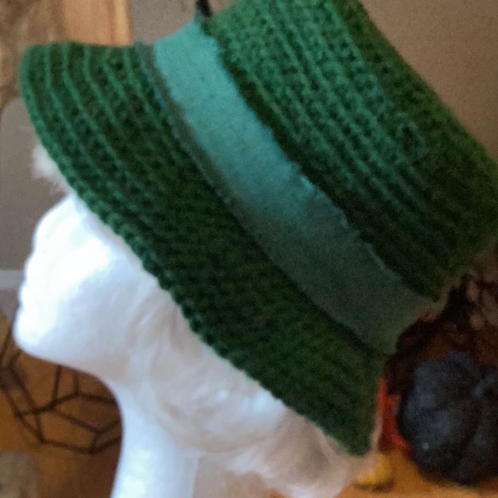 Hunter green hand crafted bucket hat with 2” brim - Picture 3 of 6